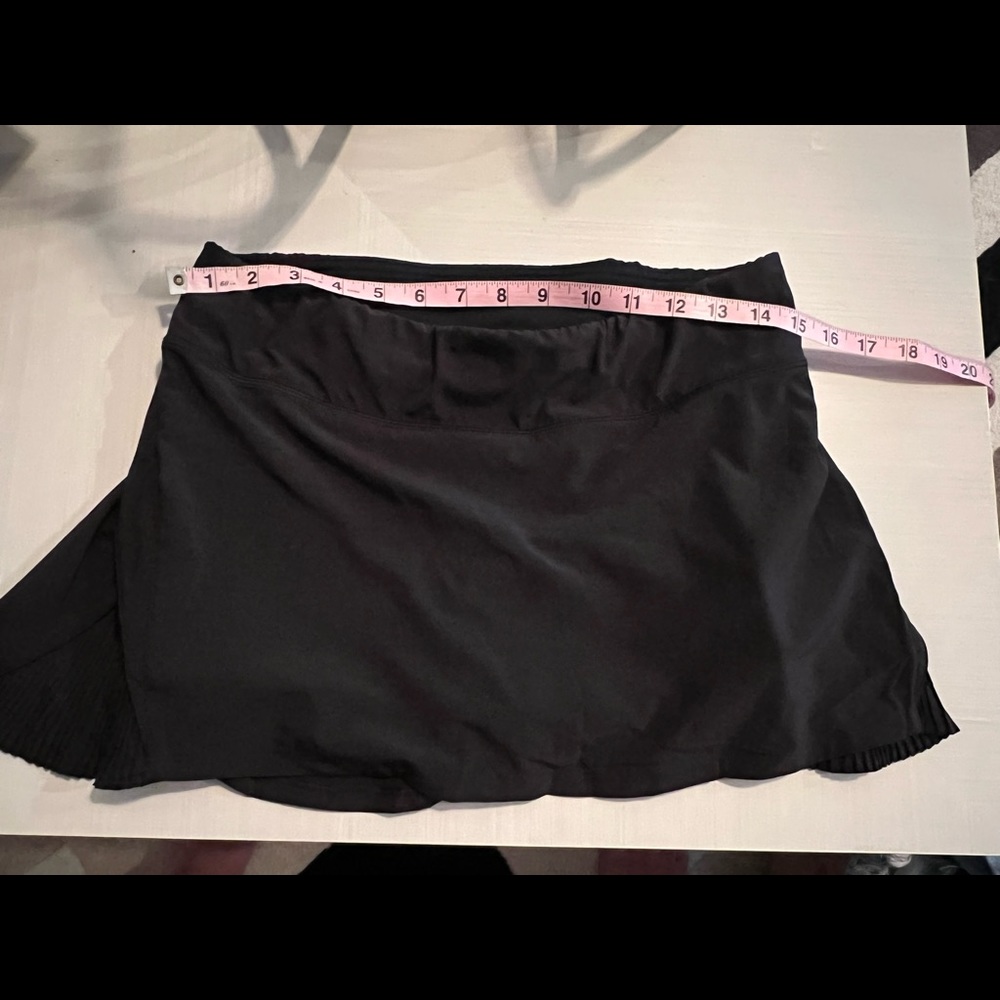Lululemon black play off the pleats skirt size 6